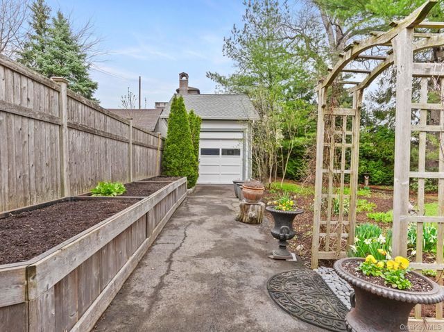36 Howard Avenue, White Plains, NY 10606