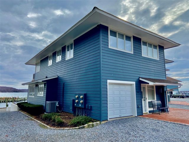 131 6th Street G, Greenport, NY 11944