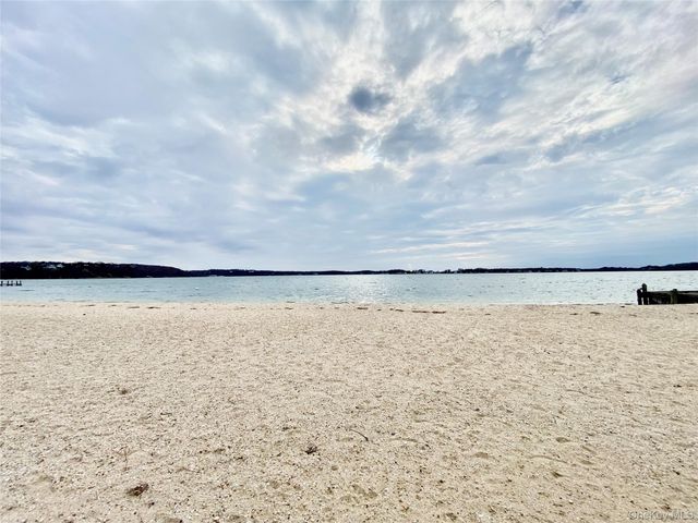 131 6th Street G, Greenport, NY 11944