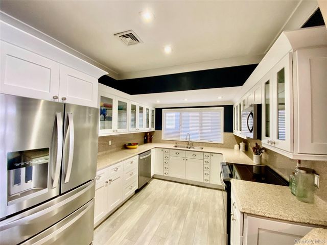 131 6th Street G, Greenport, NY 11944