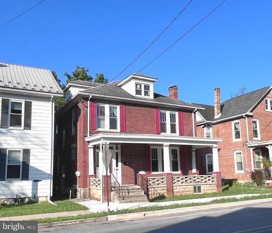 576 E KING STREET, Chambersburg, PA 17201