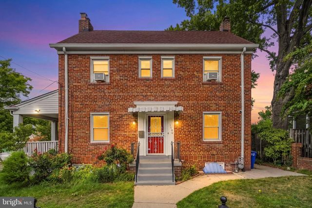 1700 DOUGLAS ST NE, Washington, DC 20018