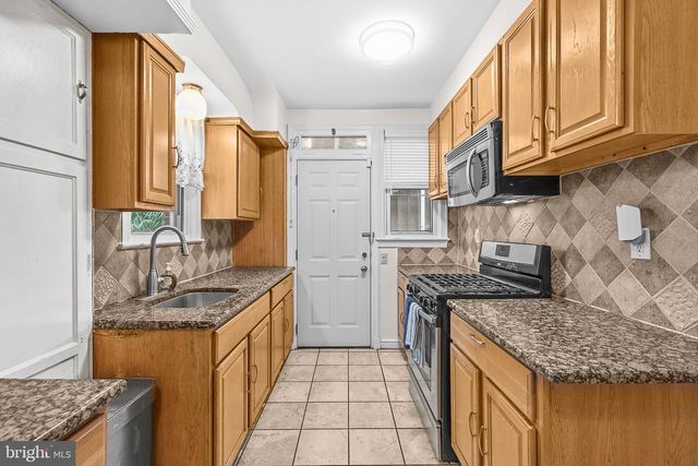 1700 DOUGLAS ST NE, Washington, DC 20018