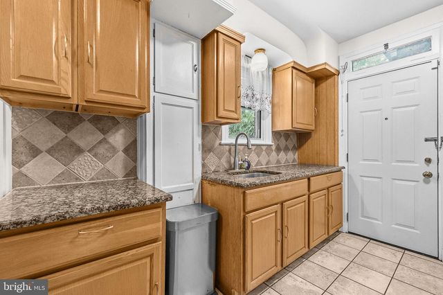 1700 DOUGLAS ST NE, Washington, DC 20018
