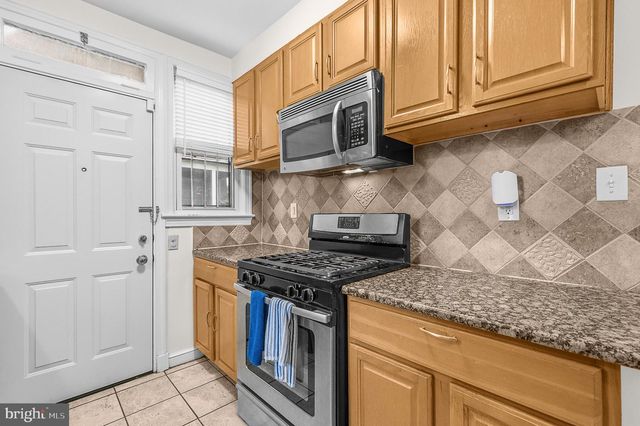 1700 DOUGLAS ST NE, Washington, DC 20018