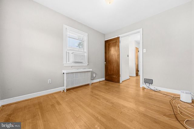 1700 DOUGLAS ST NE, Washington, DC 20018