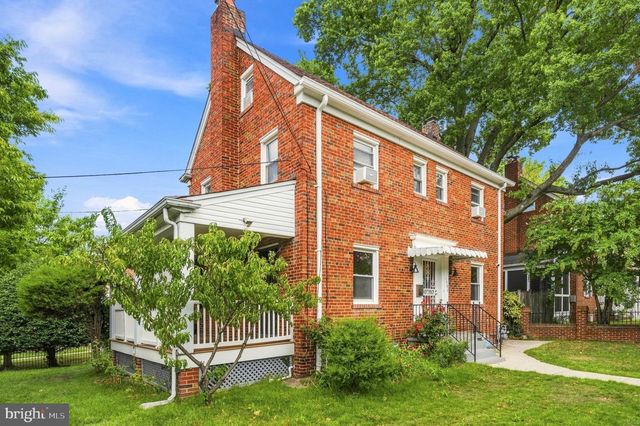 1700 DOUGLAS ST NE, Washington, DC 20018