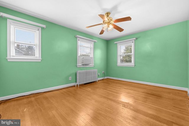 1700 DOUGLAS ST NE, Washington, DC 20018