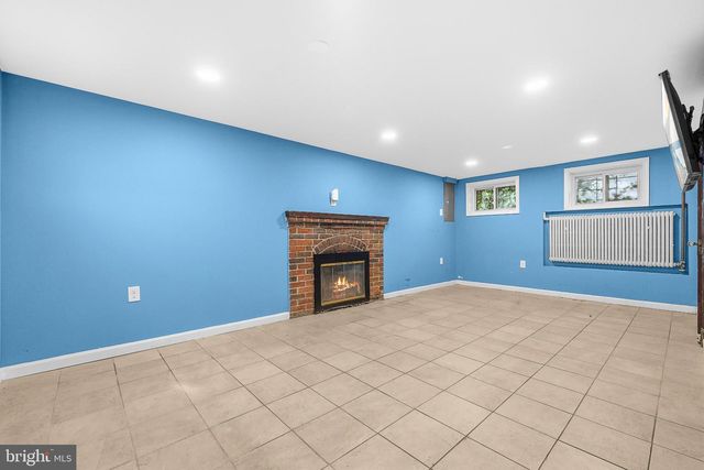 1700 DOUGLAS ST NE, Washington, DC 20018