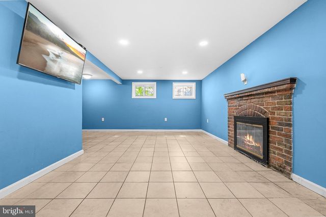 1700 DOUGLAS ST NE, Washington, DC 20018