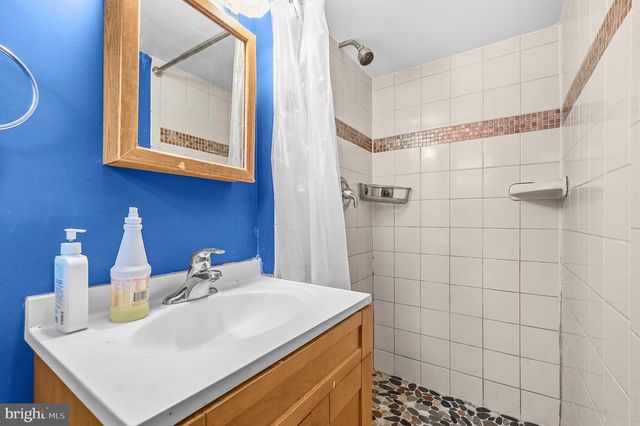 1700 DOUGLAS ST NE, Washington, DC 20018