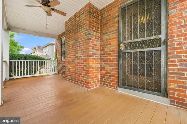 1700 DOUGLAS ST NE, Washington, DC 20018
