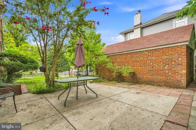 1700 DOUGLAS ST NE, Washington, DC 20018