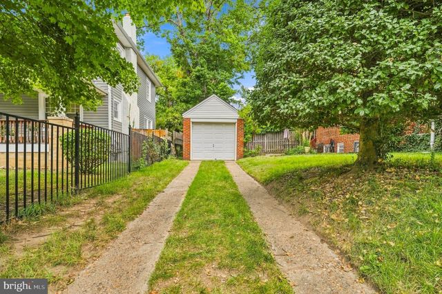 1700 DOUGLAS ST NE, Washington, DC 20018