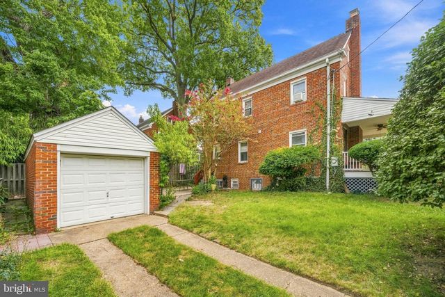 1700 DOUGLAS ST NE, Washington, DC 20018