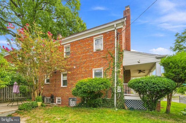 1700 DOUGLAS ST NE, Washington, DC 20018