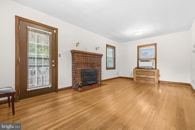 1700 DOUGLAS ST NE, Washington, DC 20018