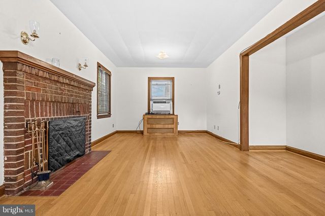 1700 DOUGLAS ST NE, Washington, DC 20018