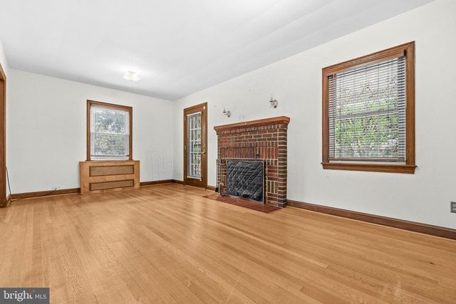 1700 DOUGLAS ST NE, Washington, DC 20018
