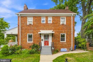 1700 DOUGLAS ST NE, Washington, DC 20018