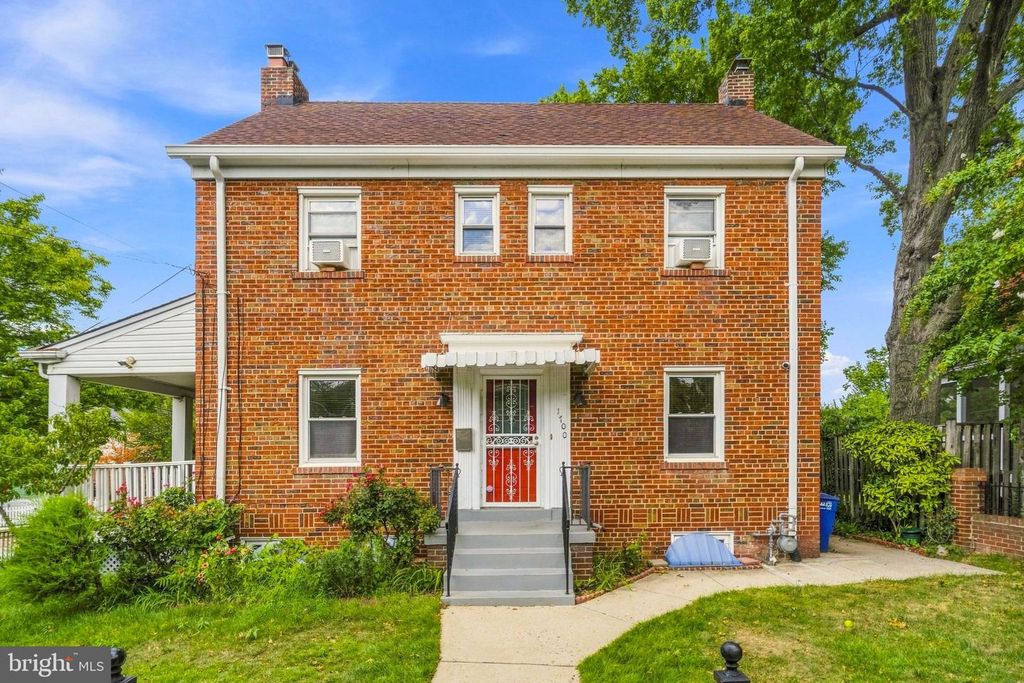 1700 DOUGLAS ST NE, Washington, DC 20018