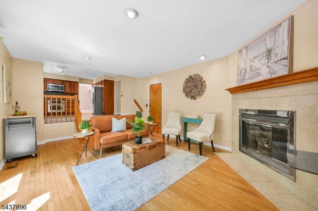 72 Agawam Dr, Wayne Twp., NJ 07470