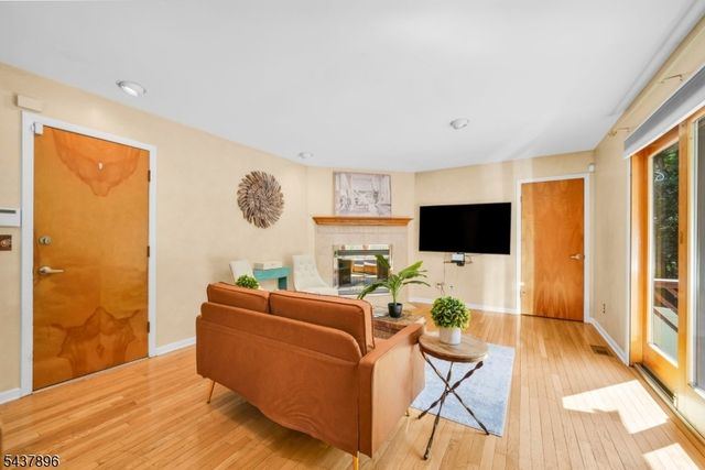 72 Agawam Dr, Wayne Twp., NJ 07470