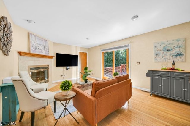 72 Agawam Dr, Wayne Twp., NJ 07470