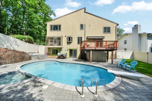 72 Agawam Dr, Wayne Twp., NJ 07470