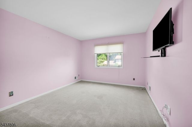 72 Agawam Dr, Wayne Twp., NJ 07470
