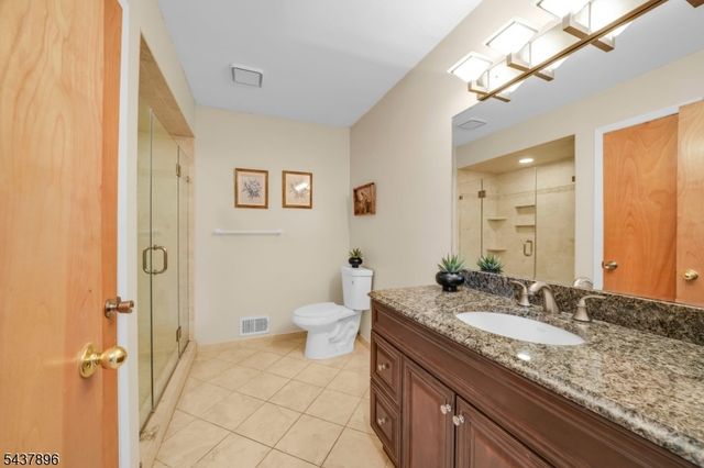 72 Agawam Dr, Wayne Twp., NJ 07470