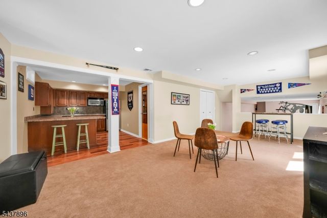 72 Agawam Dr, Wayne Twp., NJ 07470