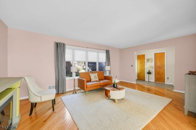 72 Agawam Dr, Wayne Twp., NJ 07470