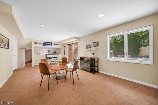 72 Agawam Dr, Wayne Twp., NJ 07470
