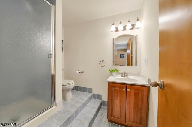 72 Agawam Dr, Wayne Twp., NJ 07470