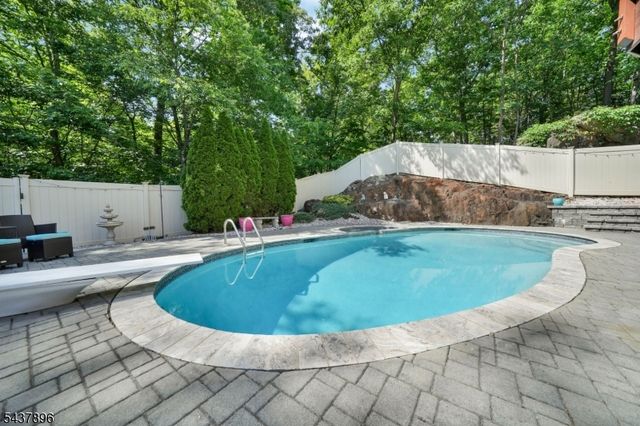 72 Agawam Dr, Wayne Twp., NJ 07470