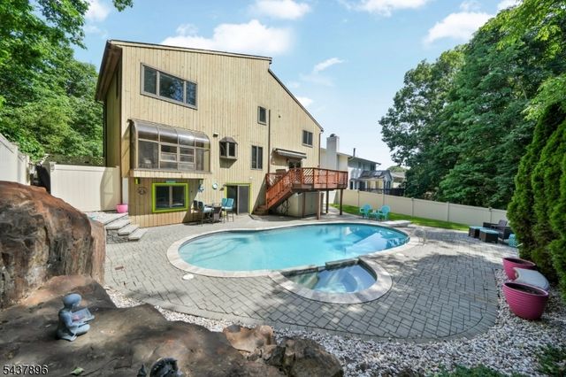 72 Agawam Dr, Wayne Twp., NJ 07470