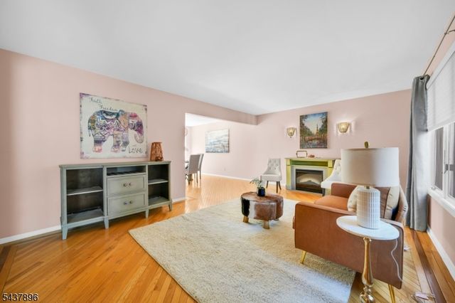 72 Agawam Dr, Wayne Twp., NJ 07470