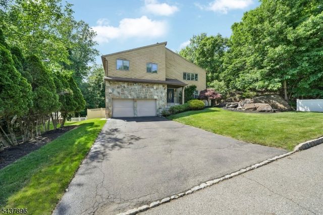 72 Agawam Dr, Wayne Twp., NJ 07470