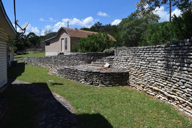 217 S Ball Dr, Kerrville, TX 78028