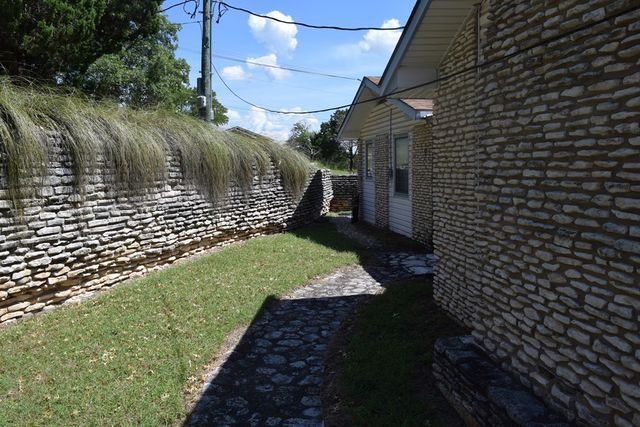 217 S Ball Dr, Kerrville, TX 78028