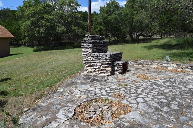 217 S Ball Dr, Kerrville, TX 78028