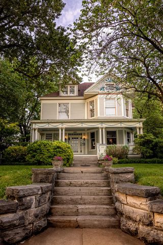 900 E Walnut Street, Springfield, MO 65806