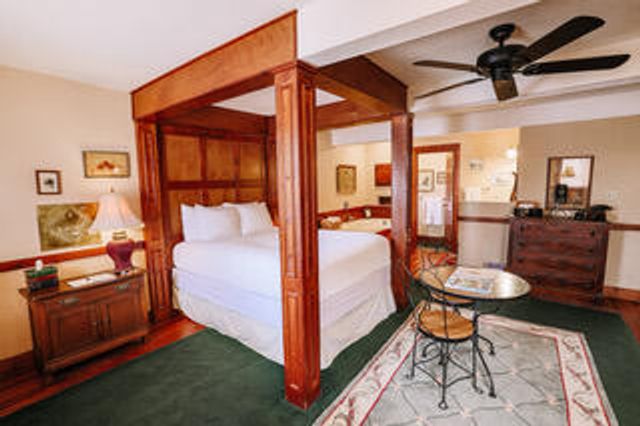 900 E Walnut Street, Springfield, MO 65806