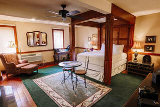 900 E Walnut Street, Springfield, MO 65806