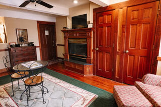 900 E Walnut Street, Springfield, MO 65806