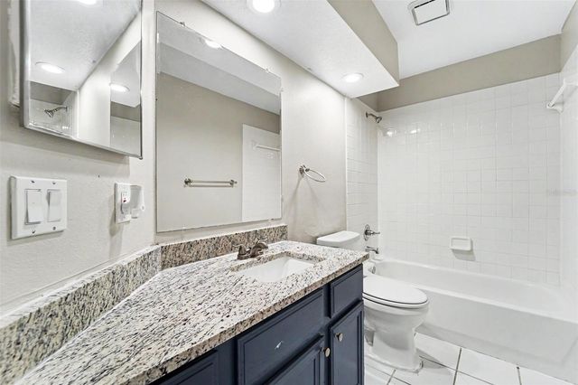 7603 SAVANNAH LANE, Tampa, FL 33637