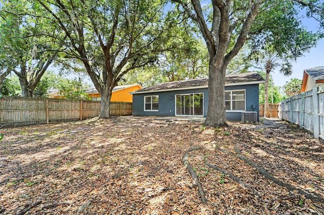 7603 SAVANNAH LANE, Tampa, FL 33637