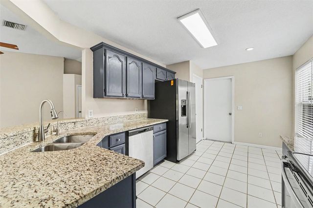 7603 SAVANNAH LANE, Tampa, FL 33637