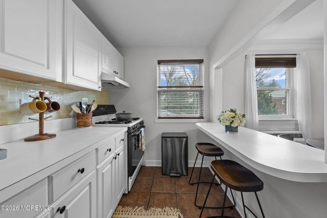 105 Manor Drive 914, Red Bank, NJ 07701